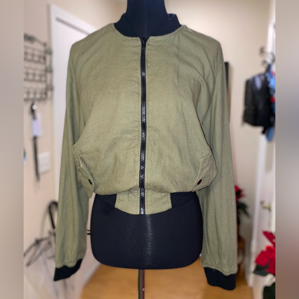 Forever, 21 bomber jacket, size medium color, green